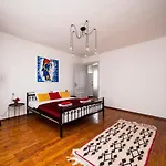 Authentic Design 2Bdr Apartment In Old Town