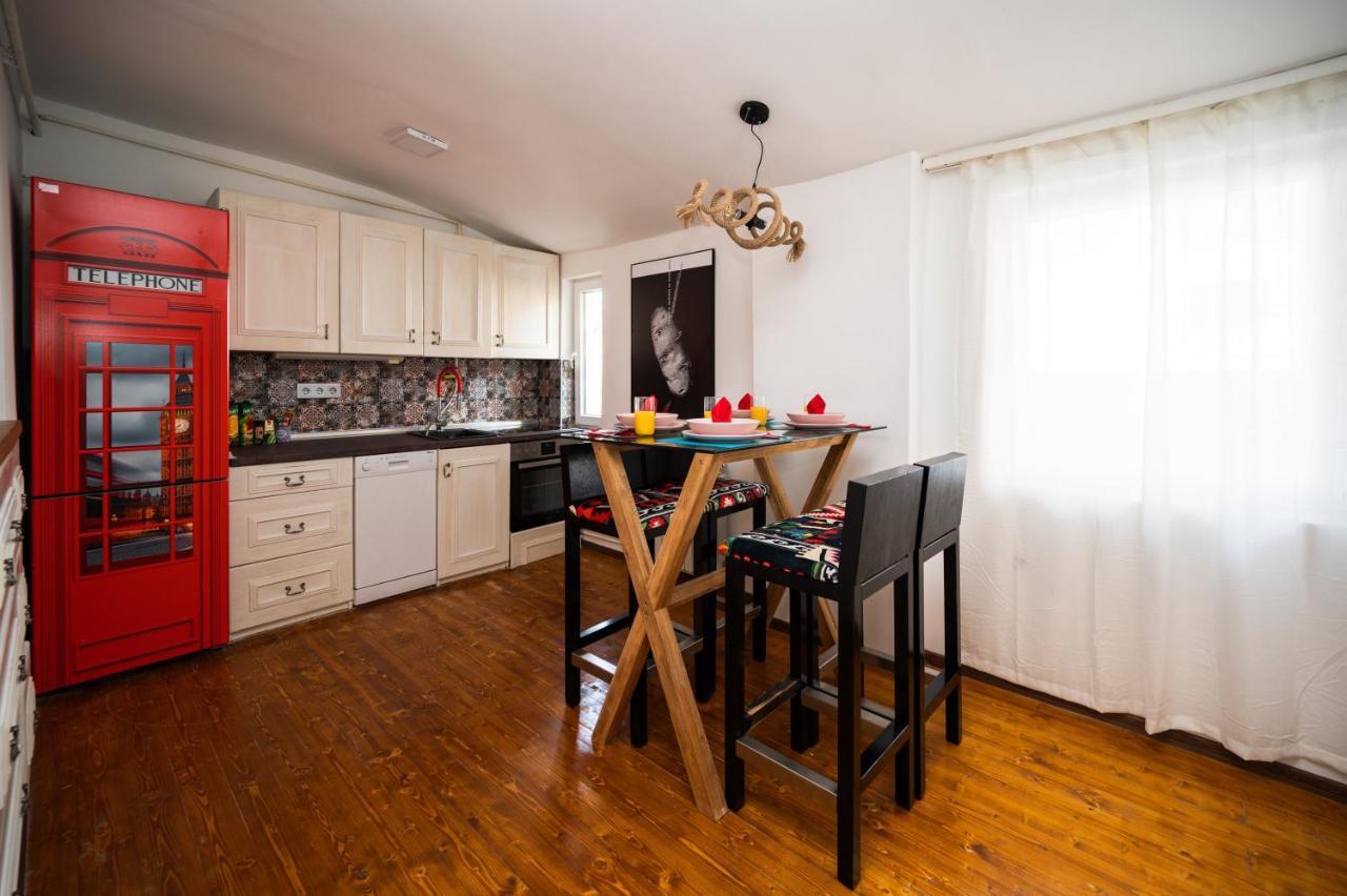Authentic Design 2bdr Apartment in old town *